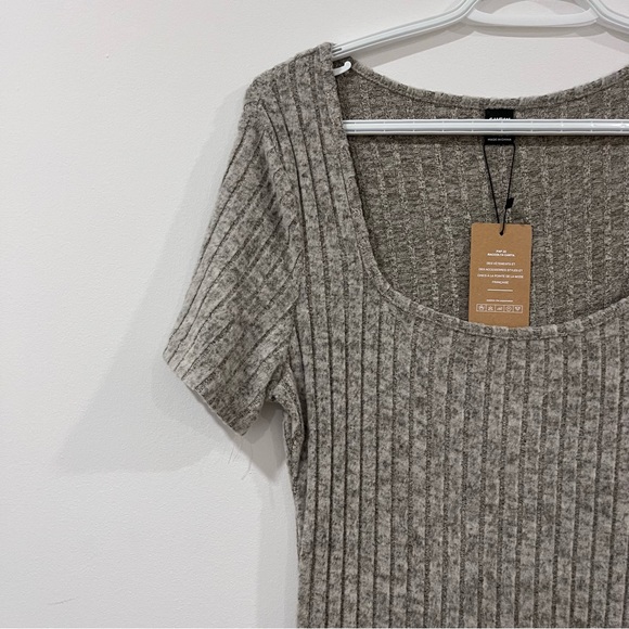 Ribbed Midi Dress - Picture 4 of 5